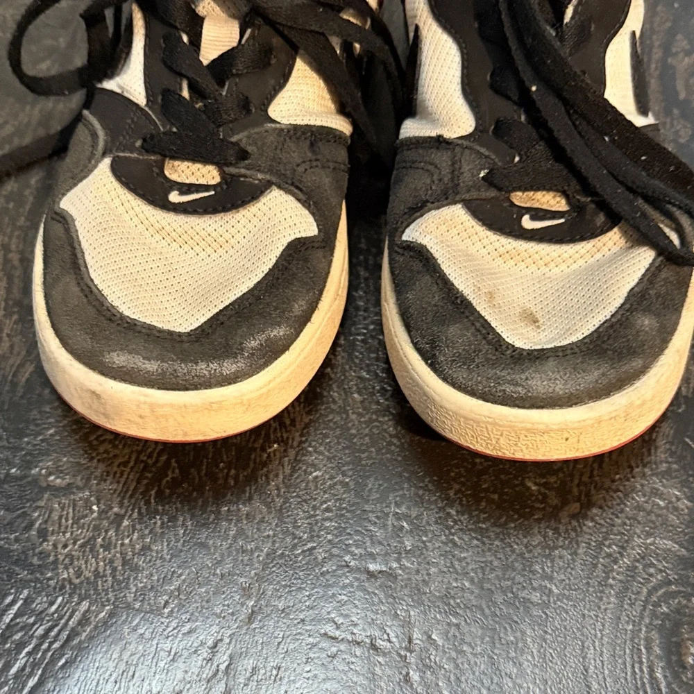 Nike Kids Sneakers Black and white